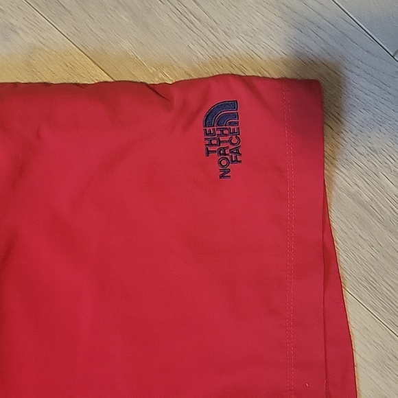 North Face shorts - Picture 2 of 4